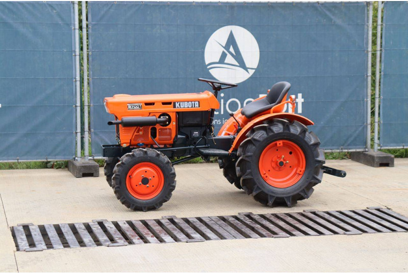 Kubota B7001DT - Traktor: bilde 1 Kubota B7001DT - Traktor: bilde 1