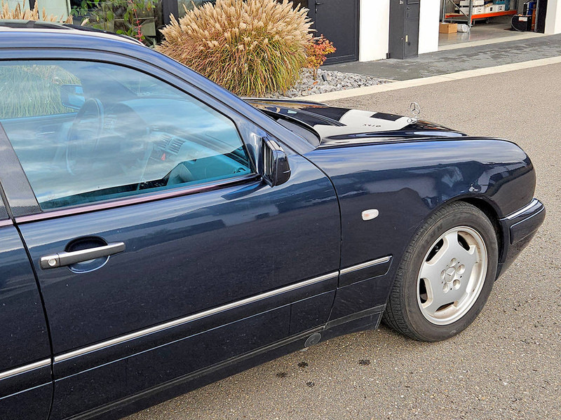 Mercedes-Benz E-Klasse (W210) _ 300 D Automatic - Sedan: bilde 4 Mercedes-Benz E-Klasse (W210) _ 300 D Automatic - Sedan: bilde 4