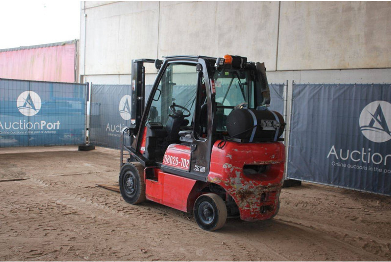 Nissan 25 - Gasstruck: bilde 3 Nissan 25 - Gasstruck: bilde 3