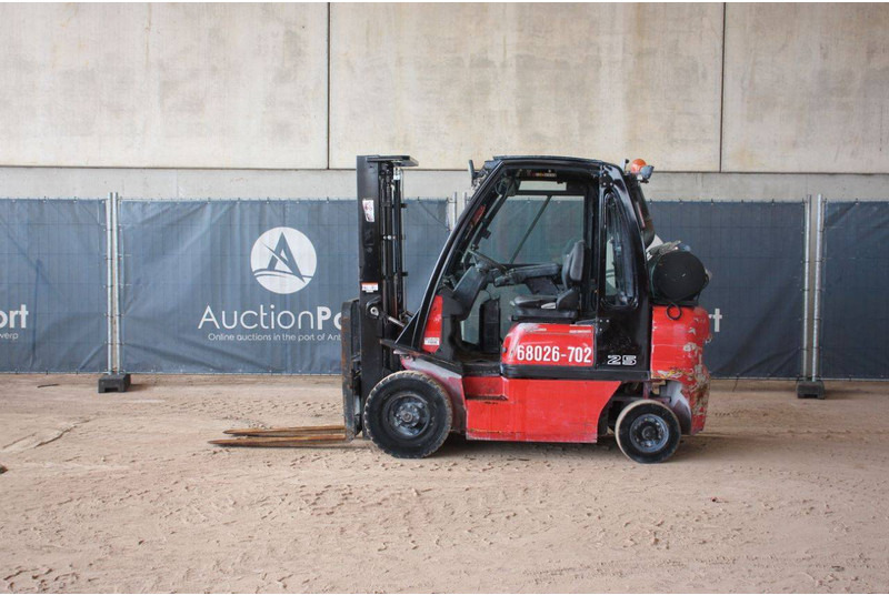 Nissan 25 - Gasstruck: bilde 2 Nissan 25 - Gasstruck: bilde 2