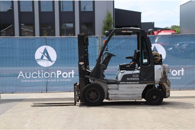 Nissan UD02A25PQ - Gasstruck: bilde 2 Nissan UD02A25PQ - Gasstruck: bilde 2