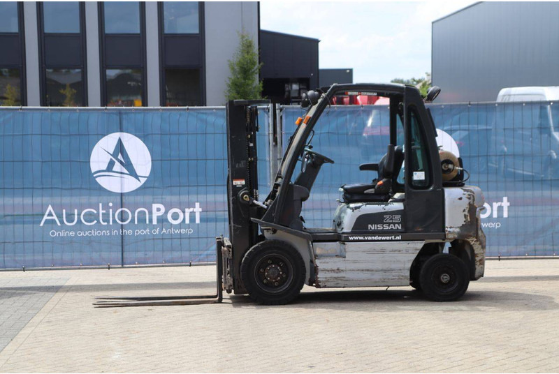 Nissan UD02A25PQ - Gasstruck: bilde 1 Nissan UD02A25PQ - Gasstruck: bilde 1