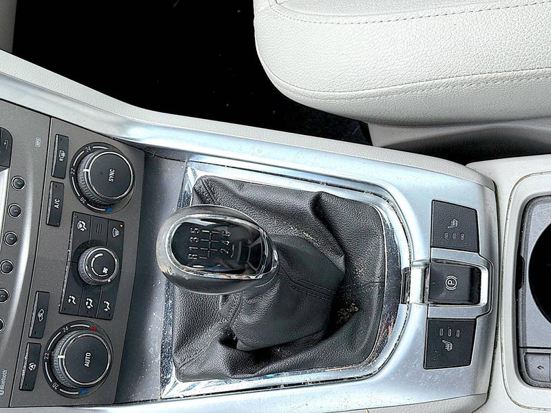 Sedan Opel Antara 2.2 CDTI Automatic: bilde 12 Sedan Opel Antara 2.2 CDTI Automatic: bilde 12