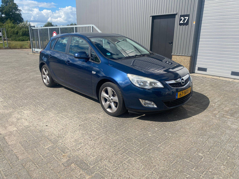 Opel Astra 1.6 - Sedan: bilde 5 Opel Astra 1.6 - Sedan: bilde 5