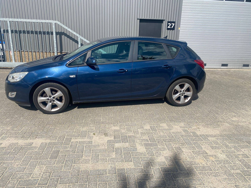 Opel Astra 1.6 - Sedan: bilde 2 Opel Astra 1.6 - Sedan: bilde 2