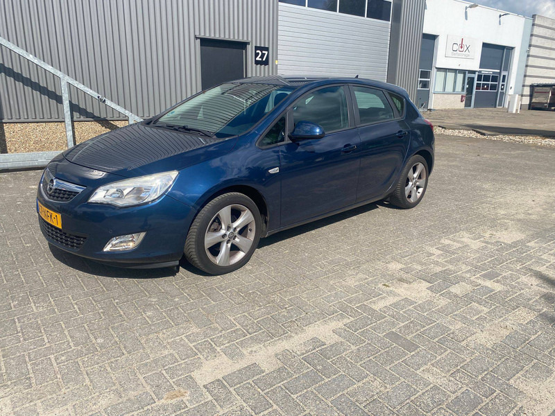Opel Astra 1.6 - Sedan: bilde 3 Opel Astra 1.6 - Sedan: bilde 3