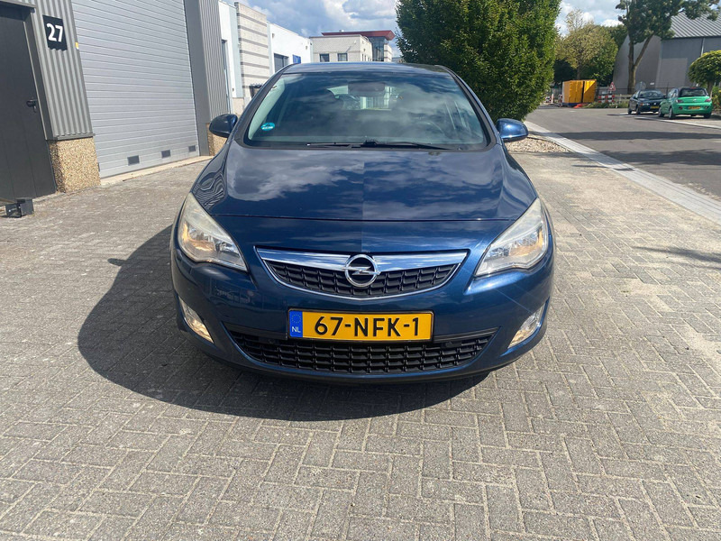 Opel Astra 1.6 - Sedan: bilde 4 Opel Astra 1.6 - Sedan: bilde 4