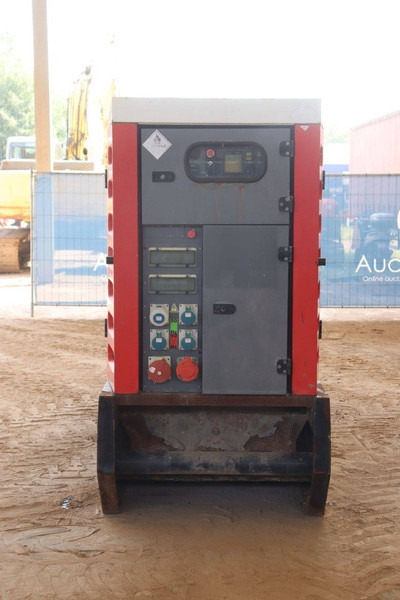SDMO R220C3 - Elektrisk generator: bilde 5 SDMO R220C3 - Elektrisk generator: bilde 5