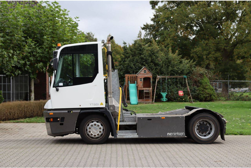 Terberg YT223 - Terminaltraktor: bilde 2 Terberg YT223 - Terminaltraktor: bilde 2