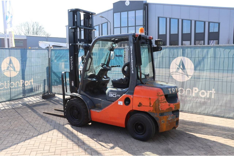 Toyota 02-8FDF30 - Dieseltruck: bilde 3 Toyota 02-8FDF30 - Dieseltruck: bilde 3