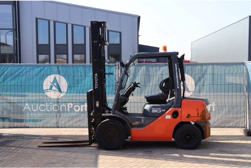 Toyota 02-8FDF30 - Dieseltruck: bilde 2 Toyota 02-8FDF30 - Dieseltruck: bilde 2