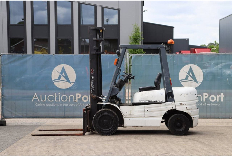 Toyota 62-6FDF30 - Dieseltruck: bilde 2 Toyota 62-6FDF30 - Dieseltruck: bilde 2