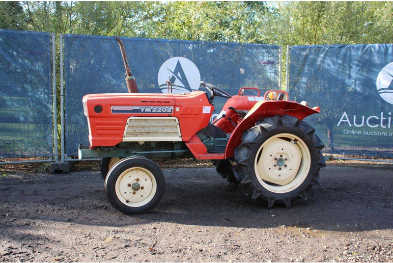 Yanmar YM2202 - Traktor: bilde 1 Yanmar YM2202 - Traktor: bilde 1