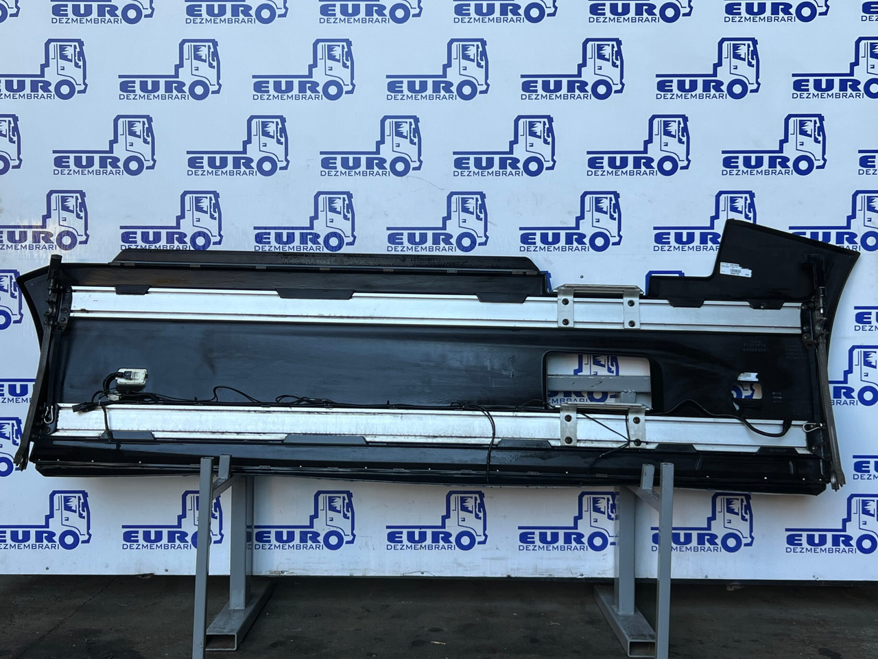 PARABICICLIST STANGA RENAULT T 82302001, 82302005, 82375109, 82375110, 21234571 - Karosseri og eksteriør for Lastebil: bilde 2 PARABICICLIST STANGA RENAULT T 82302001, 82302005, 82375109, 82375110, 21234571 - Karosseri og eksteriør for Lastebil: bilde 2