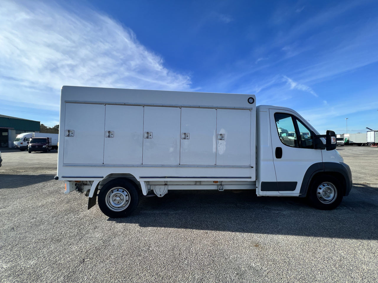 FUROGON HELADERO CON PLACAS MERCEDES Y IVECO - Kjølebil: bilde 2 FUROGON HELADERO CON PLACAS MERCEDES Y IVECO - Kjølebil: bilde 2