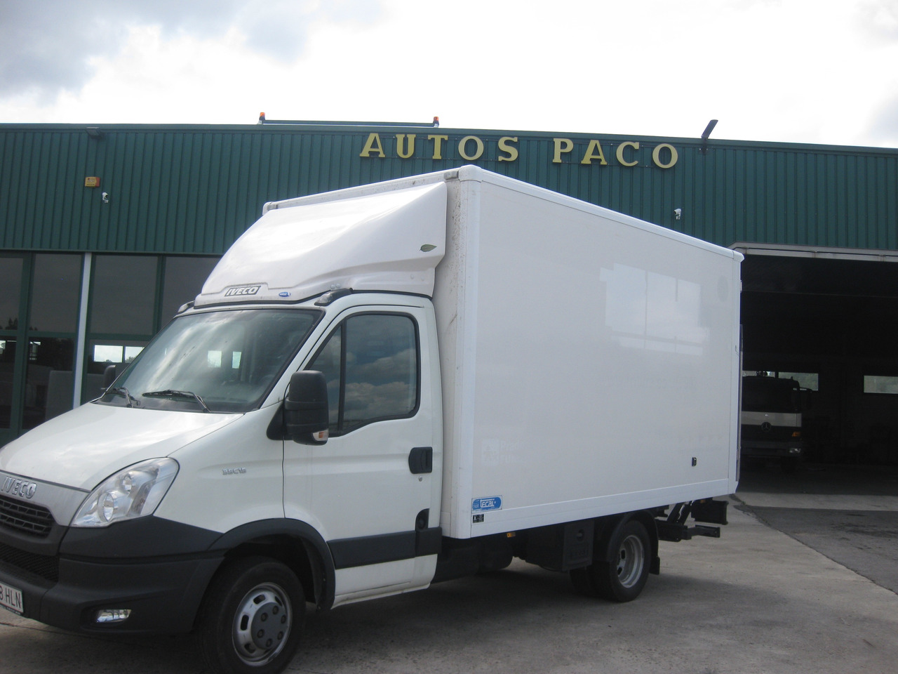 IVECO 35C15 CAJA CERRADA - Varebil med skap: bilde 2 IVECO 35C15 CAJA CERRADA - Varebil med skap: bilde 2