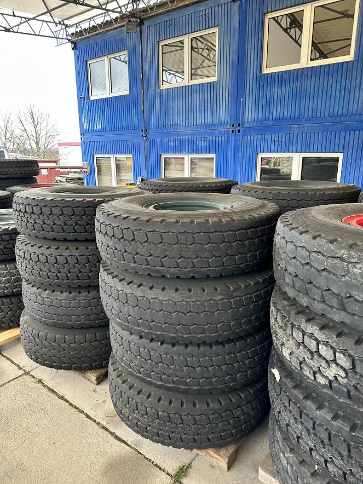 Liebherr Zubehör = Kompletträder 16 x Bridgestone VHS 445/95 R25 (16.00 R25) - Mobilkran: bilde 2 Liebherr Zubehör = Kompletträder 16 x Bridgestone VHS 445/95 R25 (16.00 R25) - Mobilkran: bilde 2