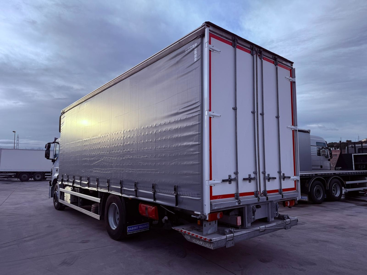 IVECO AD190S31P Stralis E6 (Tauliner) - Kapellbil: bilde 4 IVECO AD190S31P Stralis E6 (Tauliner) - Kapellbil: bilde 4