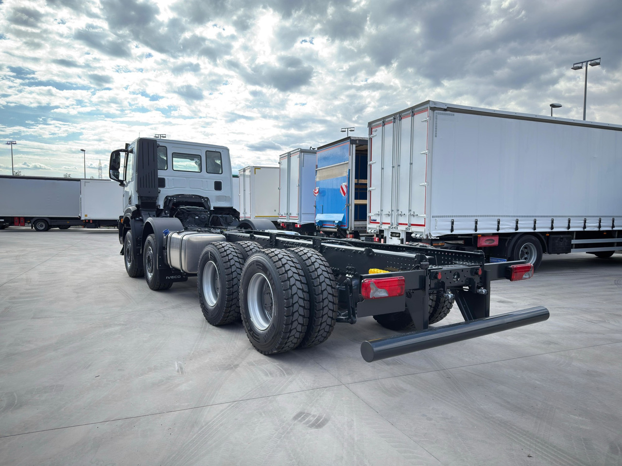 IVECO AD410T50 T-WAY 8x4 E6 (Chassis) - Chassis lastebil: bilde 4 IVECO AD410T50 T-WAY 8x4 E6 (Chassis) - Chassis lastebil: bilde 4