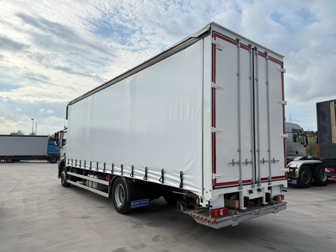 MERCEDES BENZ 18.27 Antos E6 (Tauliner) - Kapellbil: bilde 4 MERCEDES BENZ 18.27 Antos E6 (Tauliner) - Kapellbil: bilde 4
