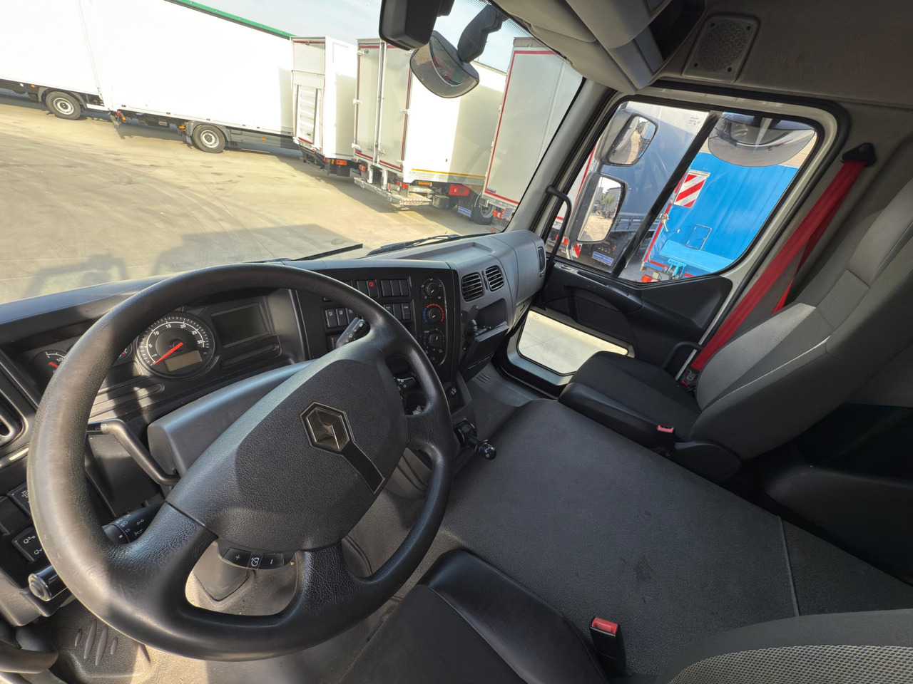 RENAULT D19 E6 (VAN) - Skapbil: bilde 5 RENAULT D19 E6 (VAN) - Skapbil: bilde 5