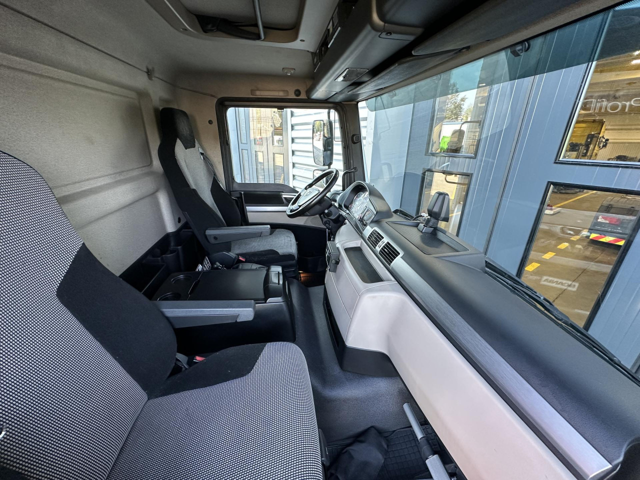 Lastebil med kjøl MAN TGM 18.290: bilde 13