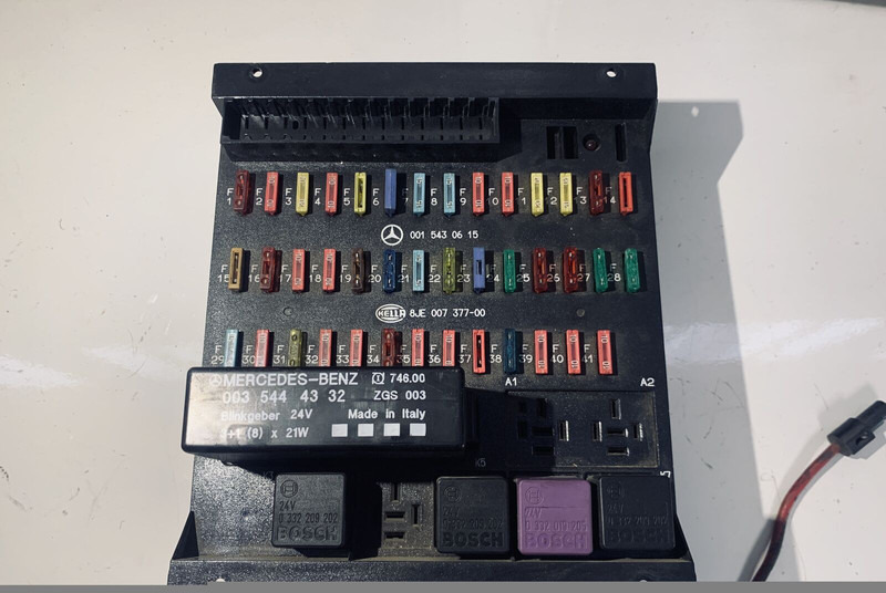 Mercedes-Benz ACTROS - Elektrisk system: bilde 1 Mercedes-Benz ACTROS - Elektrisk system: bilde 1