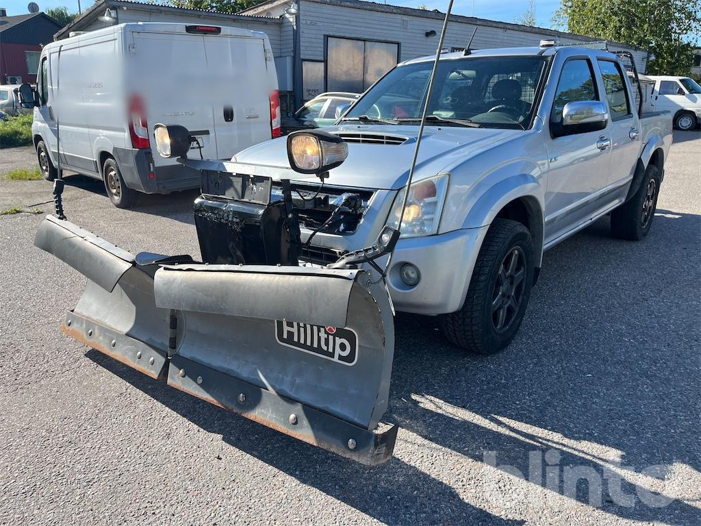 ISUZU CREW 3.0 AT med vikplog och sandspridare - Pickup, Brøytebil: bilde 1 ISUZU CREW 3.0 AT med vikplog och sandspridare - Pickup, Brøytebil: bilde 1