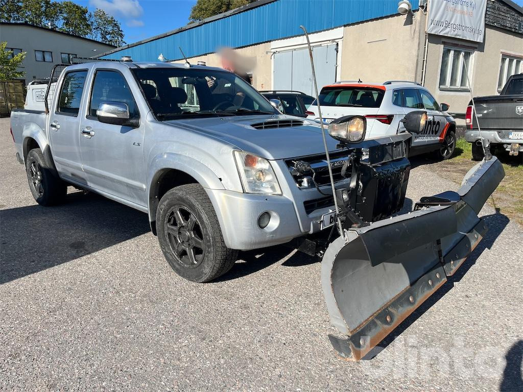 ISUZU CREW 3.0 AT med vikplog och sandspridare - Pickup, Brøytebil: bilde 3 ISUZU CREW 3.0 AT med vikplog och sandspridare - Pickup, Brøytebil: bilde 3