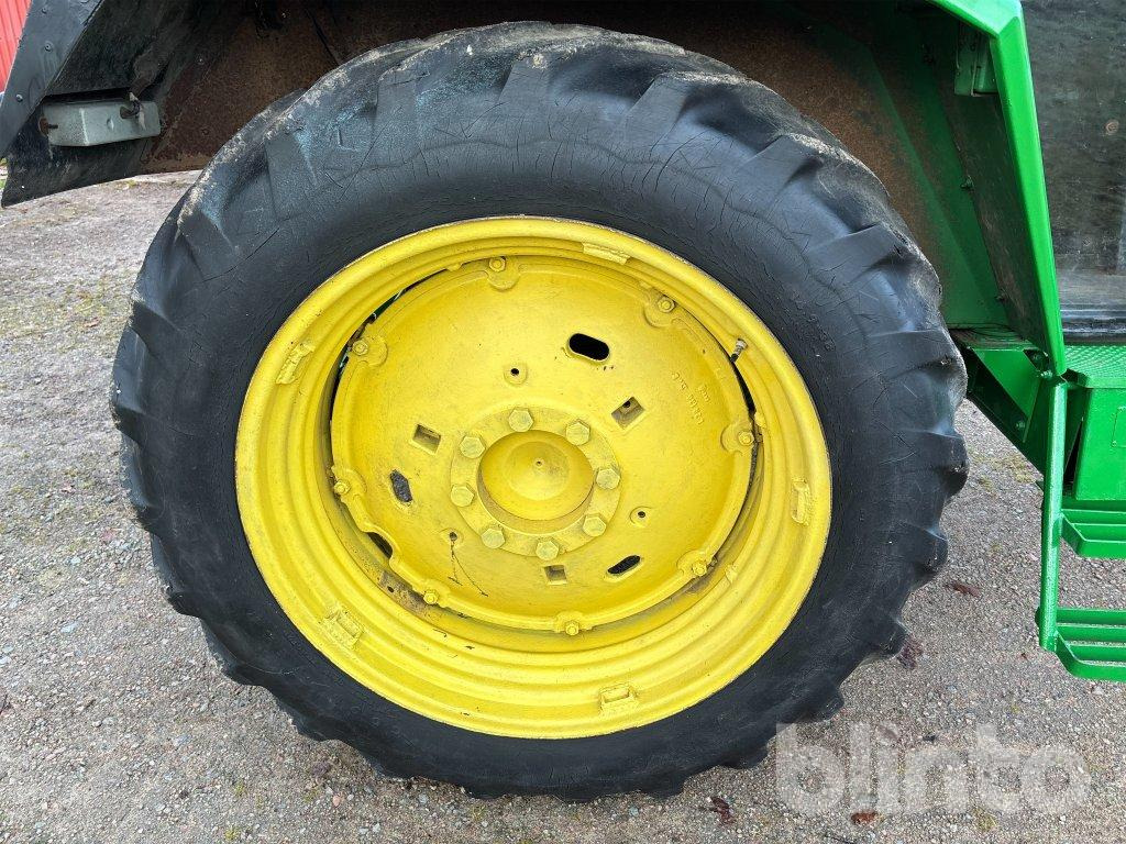 Traktor John Deere 2130-6 cylinder: bilde 38