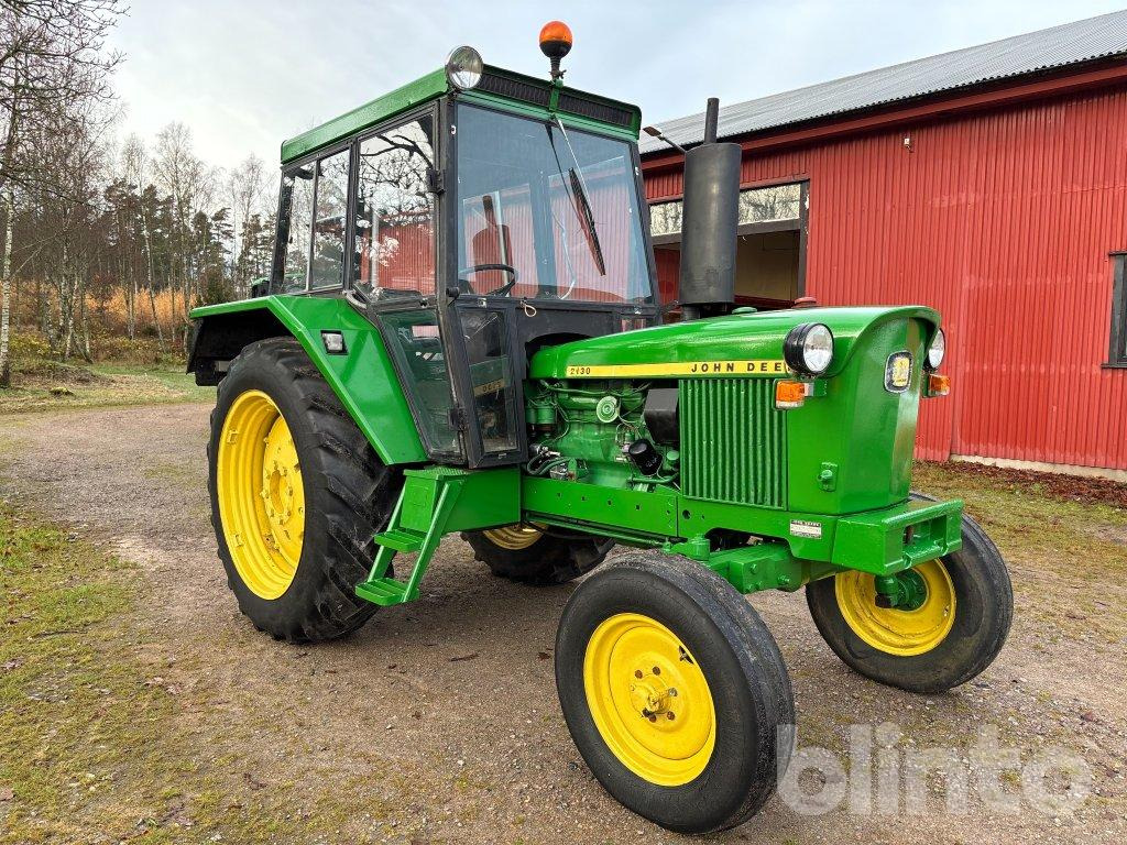 John Deere 2130-6 cylinder - Traktor: bilde 1 John Deere 2130-6 cylinder - Traktor: bilde 1