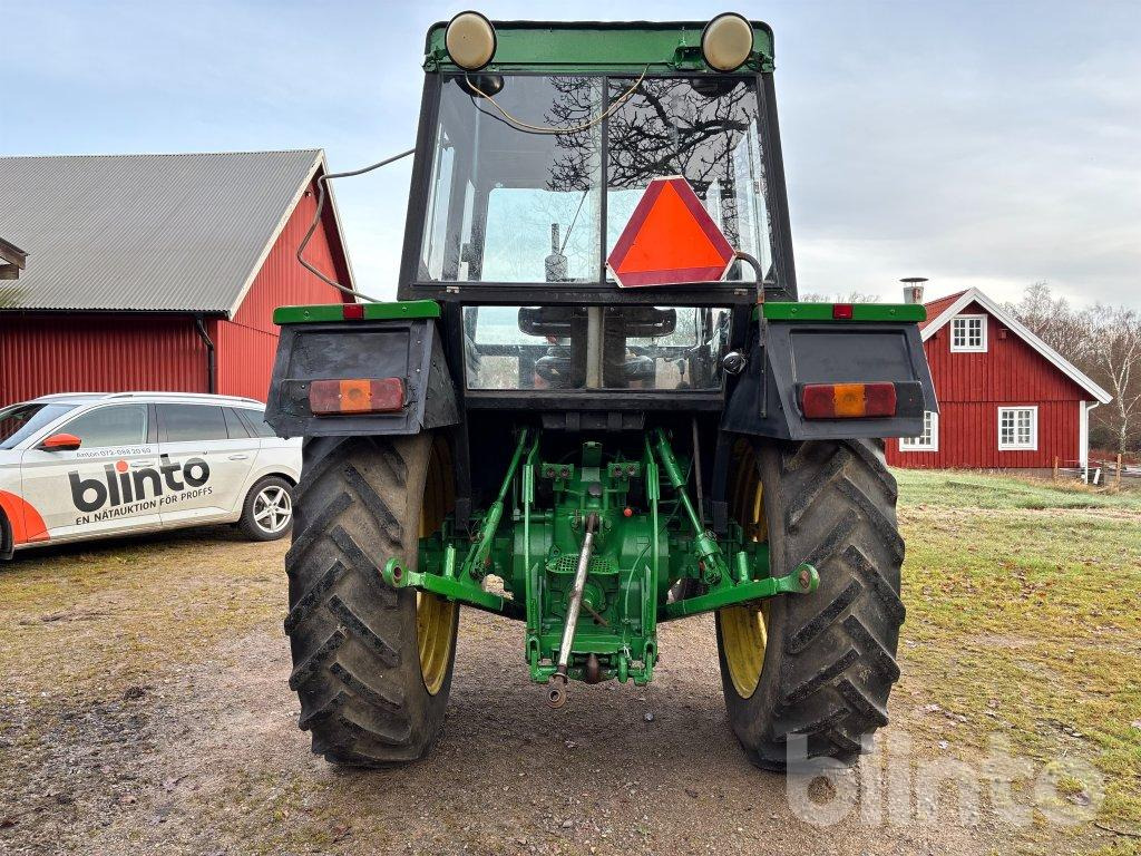 John Deere 2130-6 cylinder - Traktor: bilde 3 John Deere 2130-6 cylinder - Traktor: bilde 3