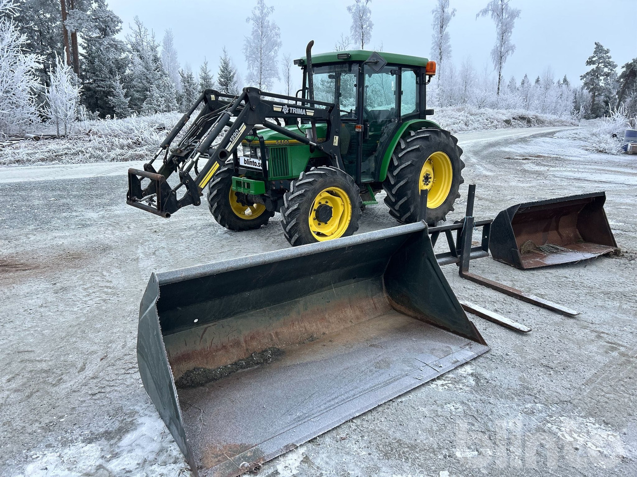 John Deere 5400 4WD med lastare och redskap - Traktor: bilde 1 John Deere 5400 4WD med lastare och redskap - Traktor: bilde 1