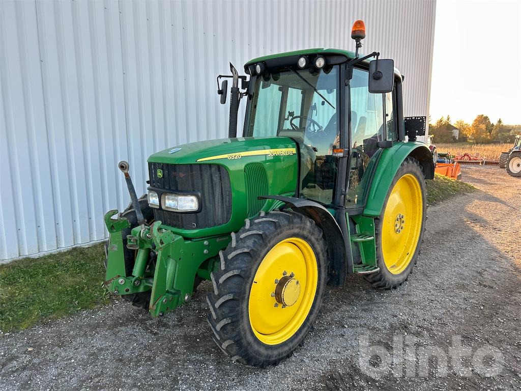 John Deere 6320 (2004) - Traktor: bilde 1 John Deere 6320 (2004) - Traktor: bilde 1