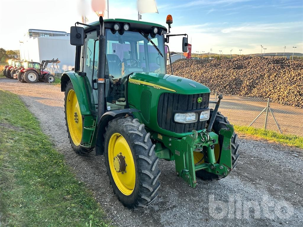 John Deere 6320 (2004) - Traktor: bilde 2 John Deere 6320 (2004) - Traktor: bilde 2