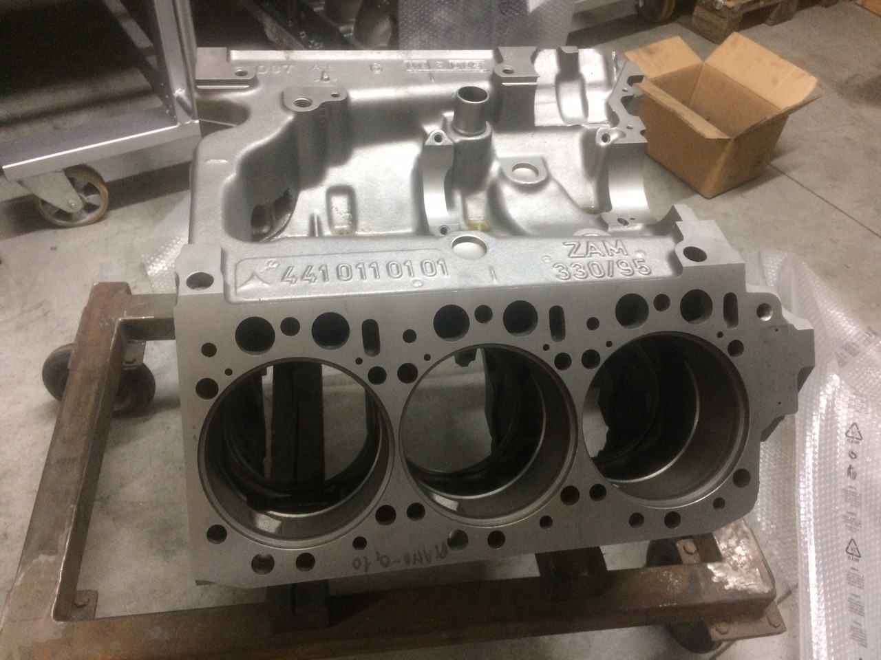 BASAMENTO MERCEDES OM441 - RIF. MERCEDES 4410100208 - Veivhus: bilde 2 BASAMENTO MERCEDES OM441 - RIF. MERCEDES 4410100208 - Veivhus: bilde 2