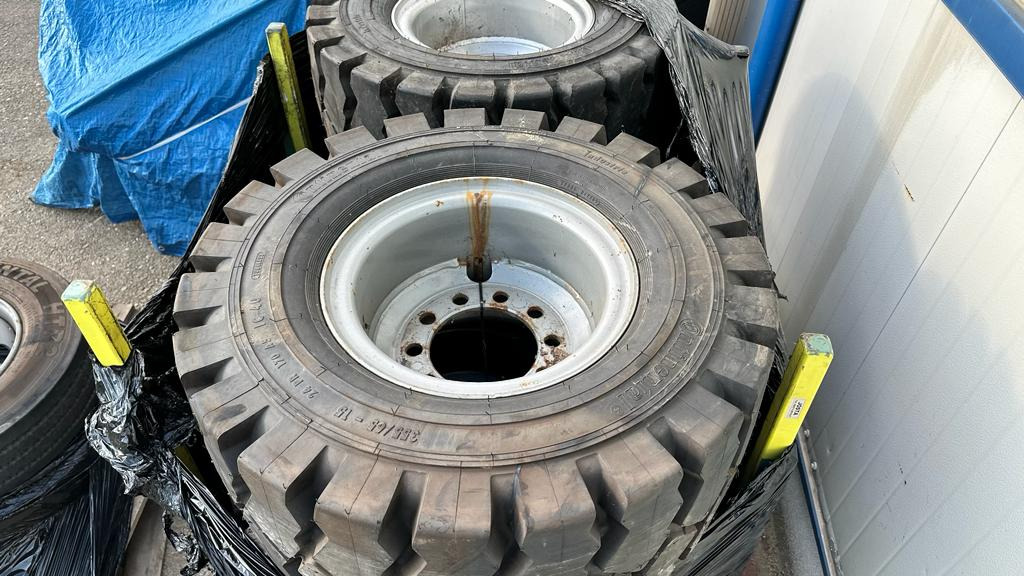 CONTINENTAL CSE ROBUST 355/65 15 - Dekk og felger for Lastebil: bilde 1 CONTINENTAL CSE ROBUST 355/65 15 - Dekk og felger for Lastebil: bilde 1