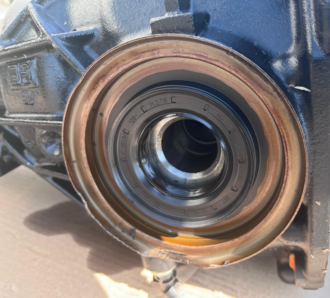 MERCEDES-BENZ E-Class Rear Differential W213 A2133503808 - Differensial: bilde 3 MERCEDES-BENZ E-Class Rear Differential W213 A2133503808 - Differensial: bilde 3