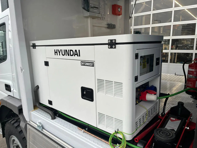 Ny Lastebil Mercedes-Benz Atego 1725 A 4x4 Service Truck: bilde 13