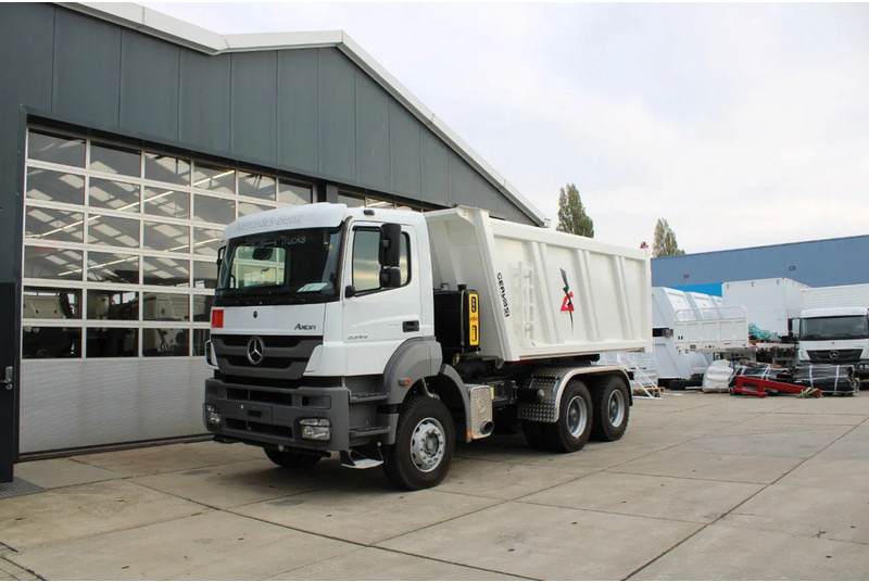 Mercedes-Benz Axor 3344 K 6x4 Tipper Truck - Tippbil: bilde 2 Mercedes-Benz Axor 3344 K 6x4 Tipper Truck - Tippbil: bilde 2