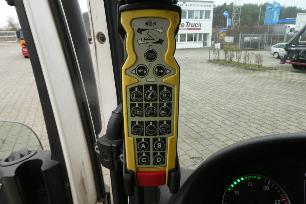 MAN TG-S 26.420 6x2 Abrollkipper - Krokbil: bilde 2 MAN TG-S 26.420 6x2 Abrollkipper - Krokbil: bilde 2