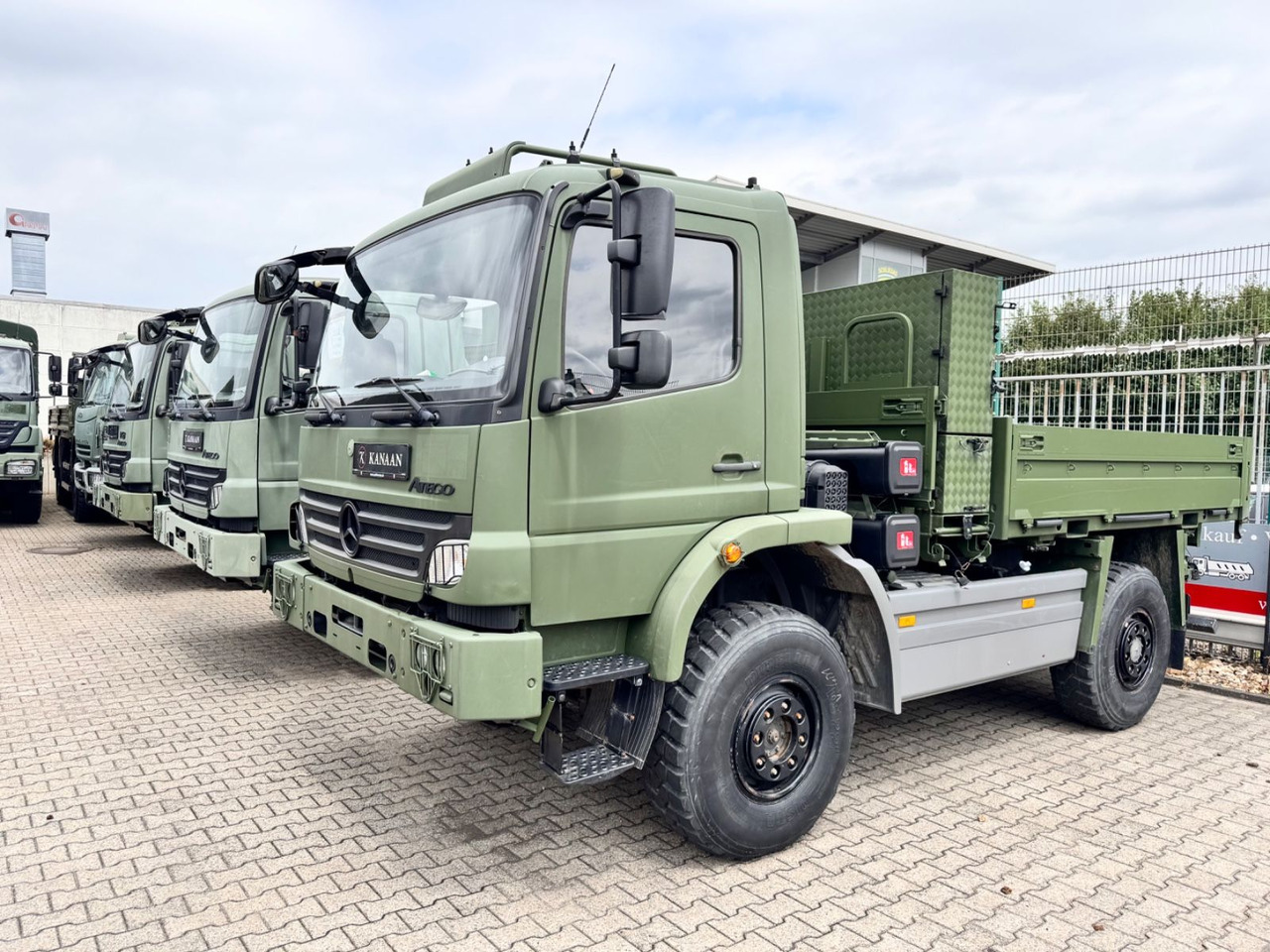 Mercedes-Benz 1018 Atego 4x4 Allrad Camper Expedition - Container-transport/ Vekselflak lastebil: bilde 1 Mercedes-Benz 1018 Atego 4x4 Allrad Camper Expedition - Container-transport/ Vekselflak lastebil: bilde 1