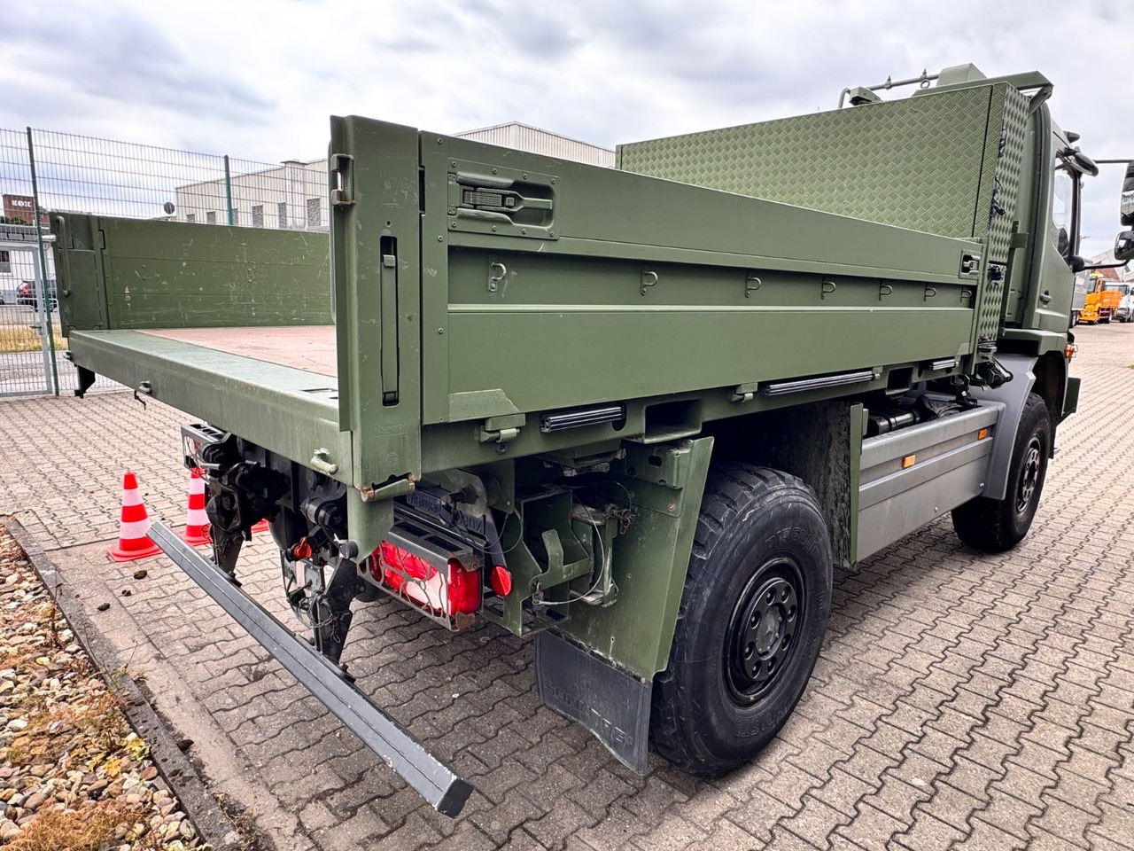 Mercedes-Benz 1018 Atego 4x4 Allrad Miltär Camper Expedition - Container-transport/ Vekselflak lastebil: bilde 4 Mercedes-Benz 1018 Atego 4x4 Allrad Miltär Camper Expedition - Container-transport/ Vekselflak lastebil: bilde 4