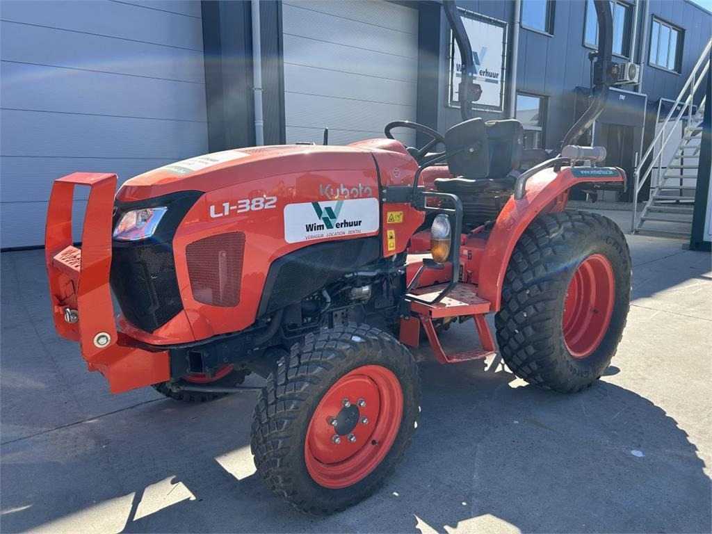 Kubota L1-382 (5283) - Kommunale traktor: bilde 2 Kubota L1-382 (5283) - Kommunale traktor: bilde 2